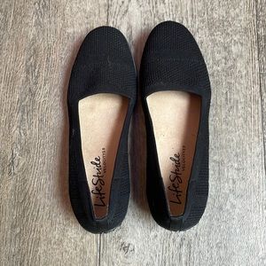 These are easy slip on’s. Size 8.